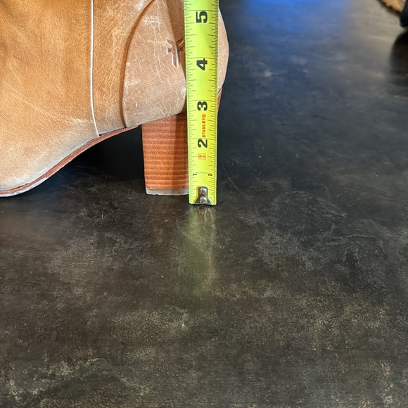 Frye bootie size 7 1/2 M. Camel - Picture 3 of 9